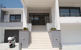 Flo Apartments